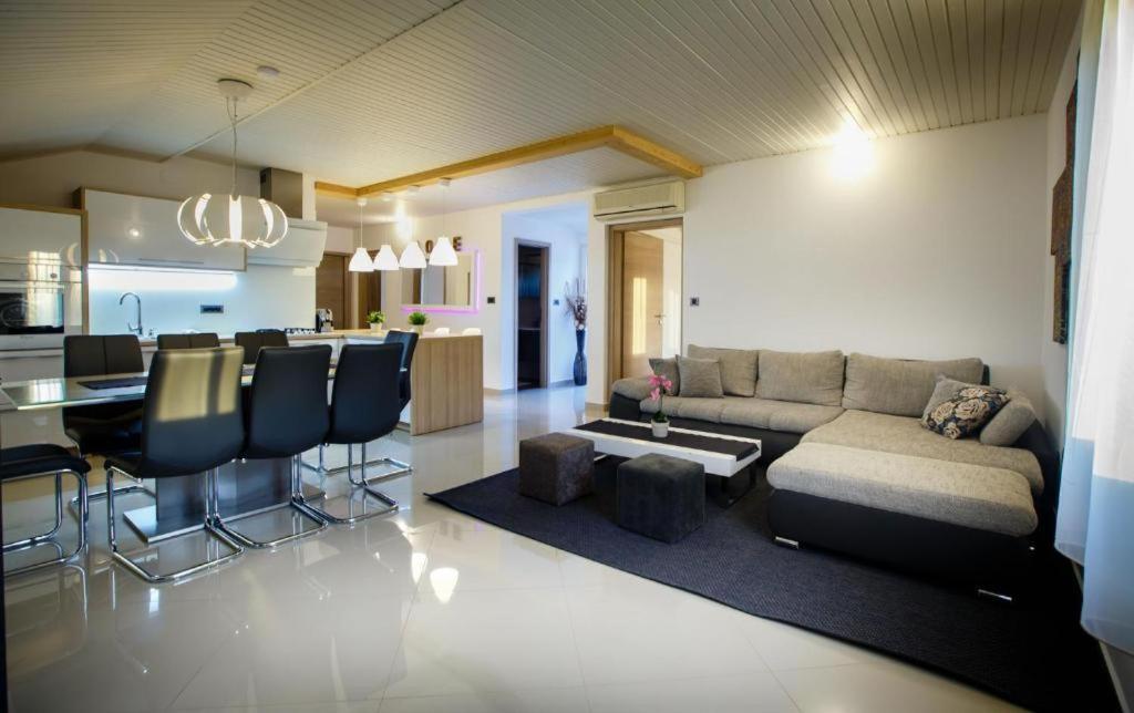 Foric Apartments With Outdoor Heated Pool Rab Town Esterno foto