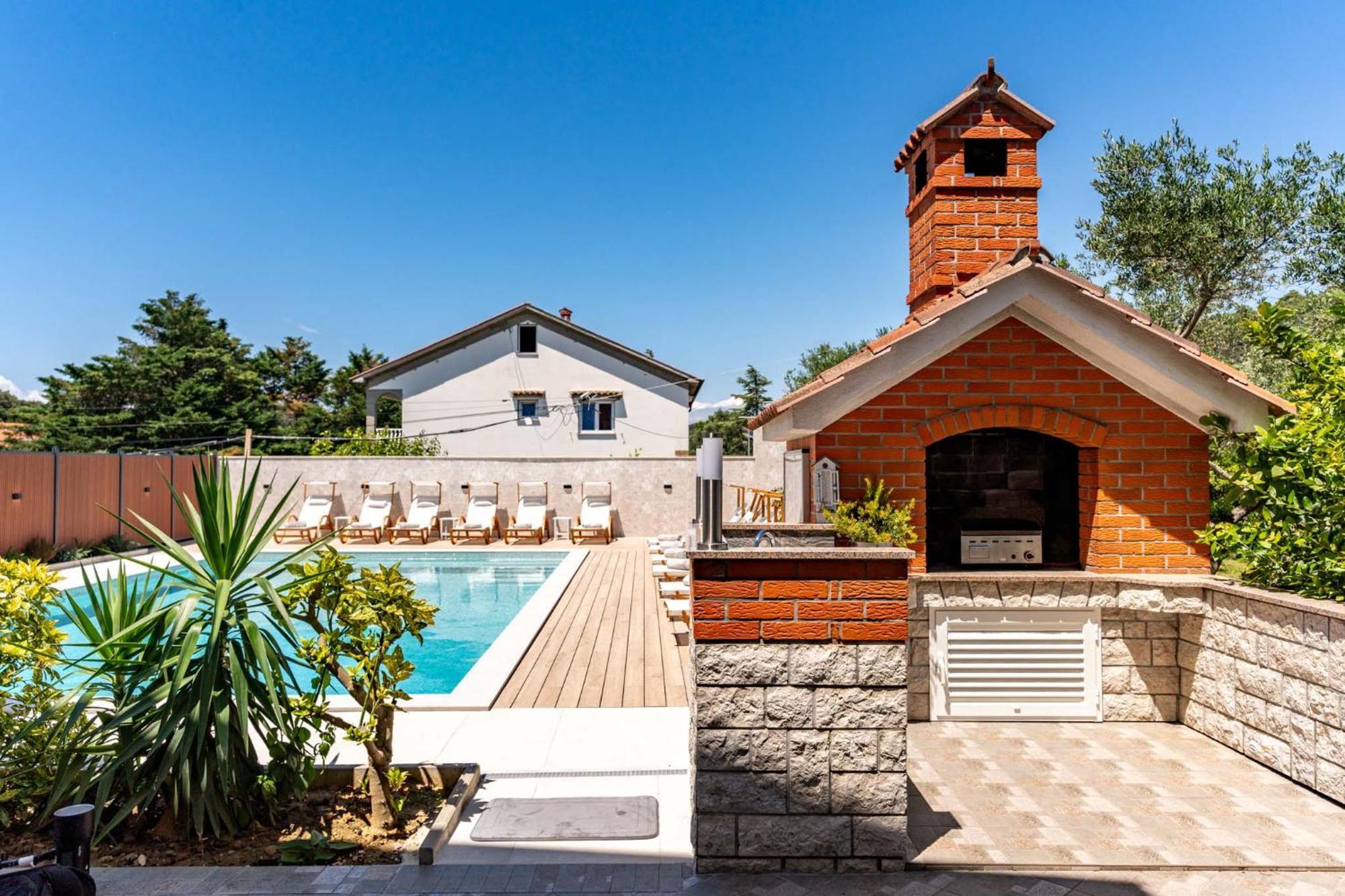 Foric Apartments With Outdoor Heated Pool Rab Town Esterno foto