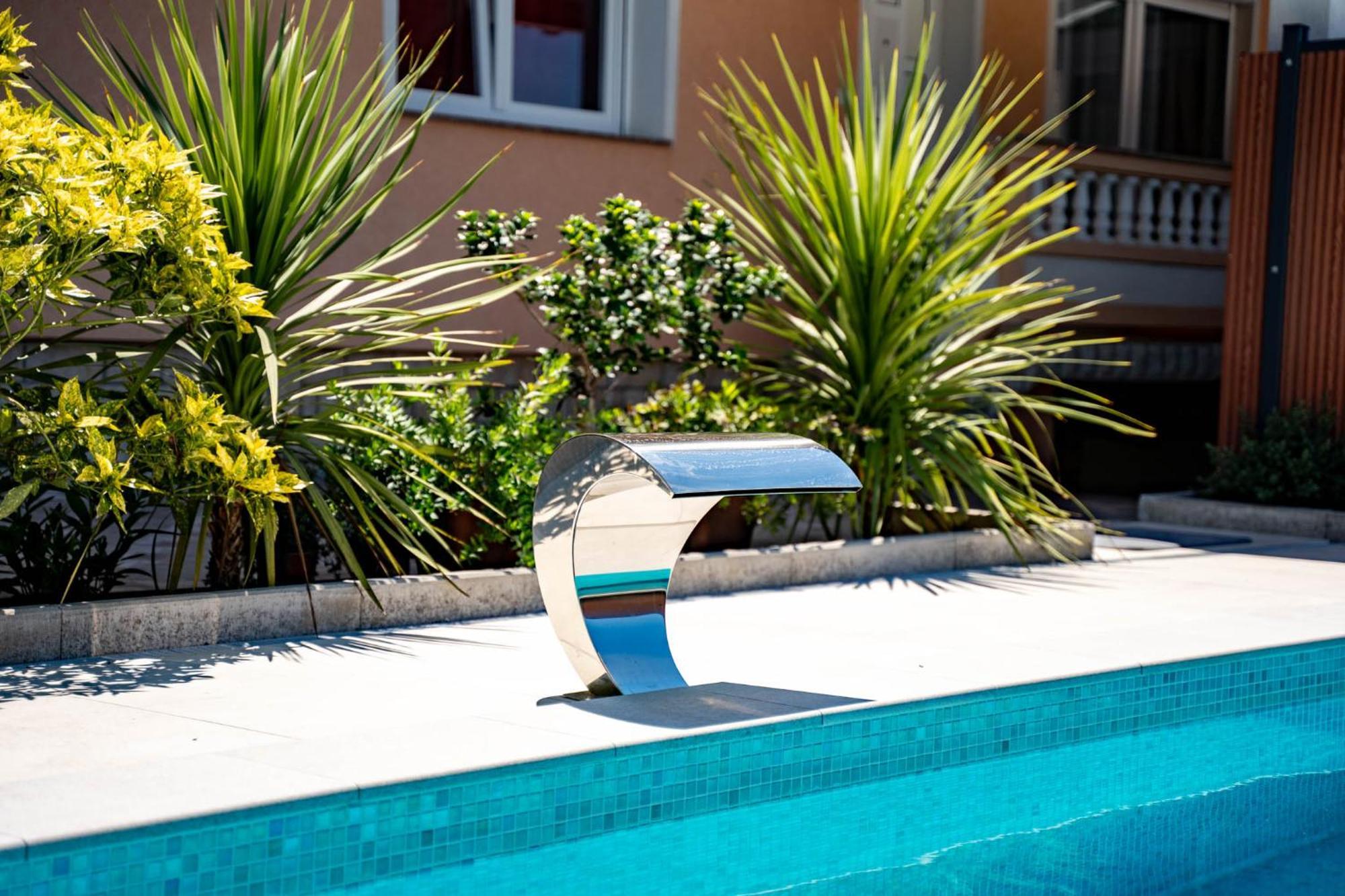 Foric Apartments With Outdoor Heated Pool Rab Town Esterno foto