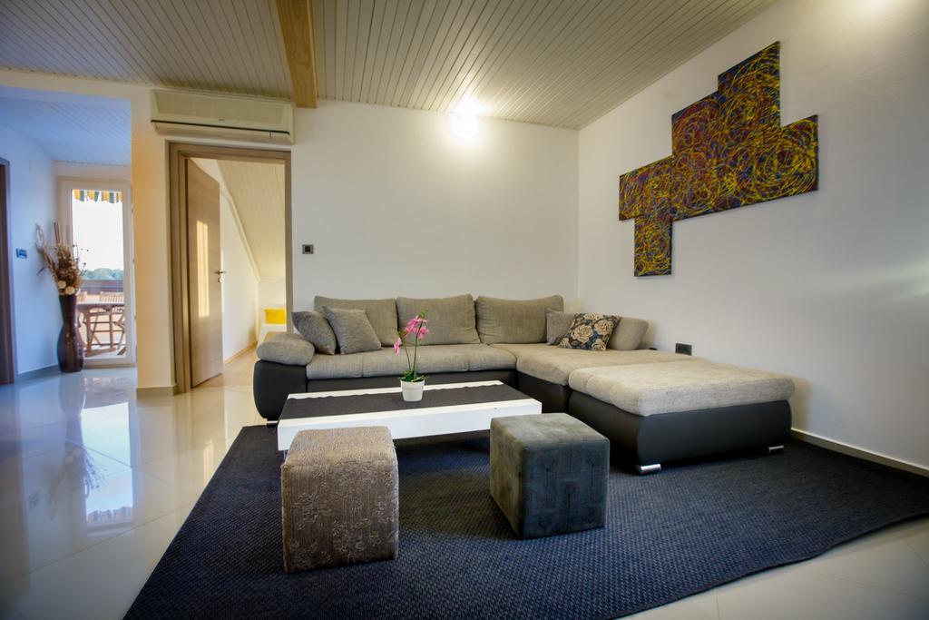 Foric Apartments With Outdoor Heated Pool Rab Town Esterno foto
