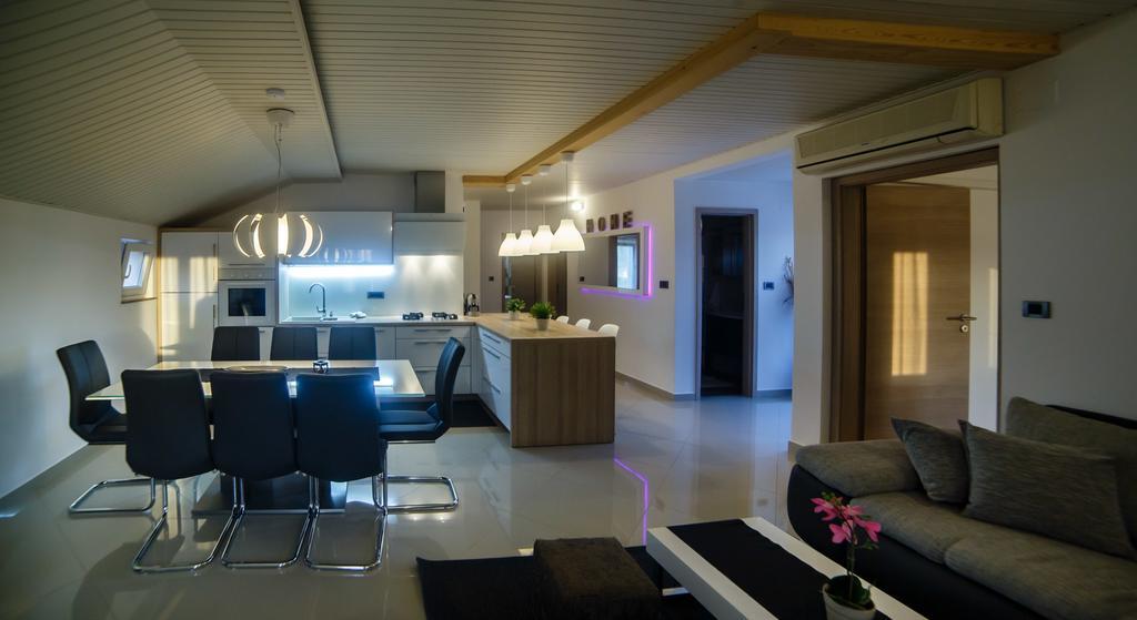 Foric Apartments With Outdoor Heated Pool Rab Town Esterno foto