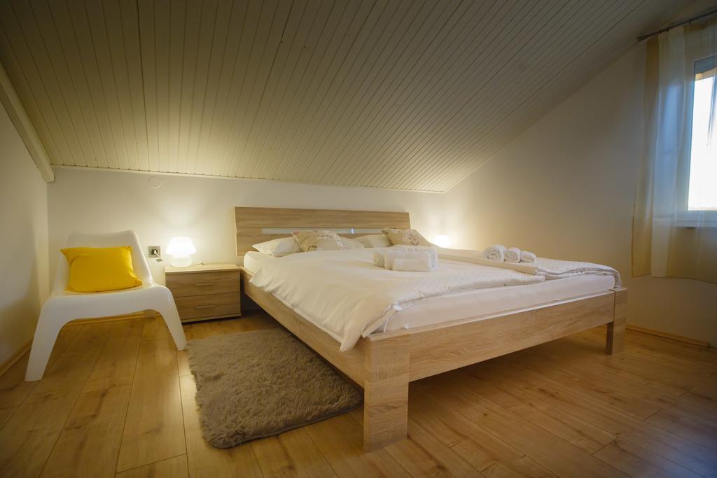 Foric Apartments With Outdoor Heated Pool Rab Town Esterno foto